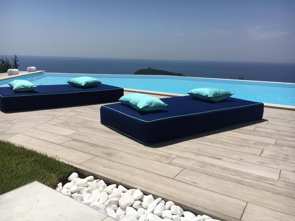 Luxury Villa Blue&Blanc Piscina A Sfioro Isola 디아망테 외부 사진