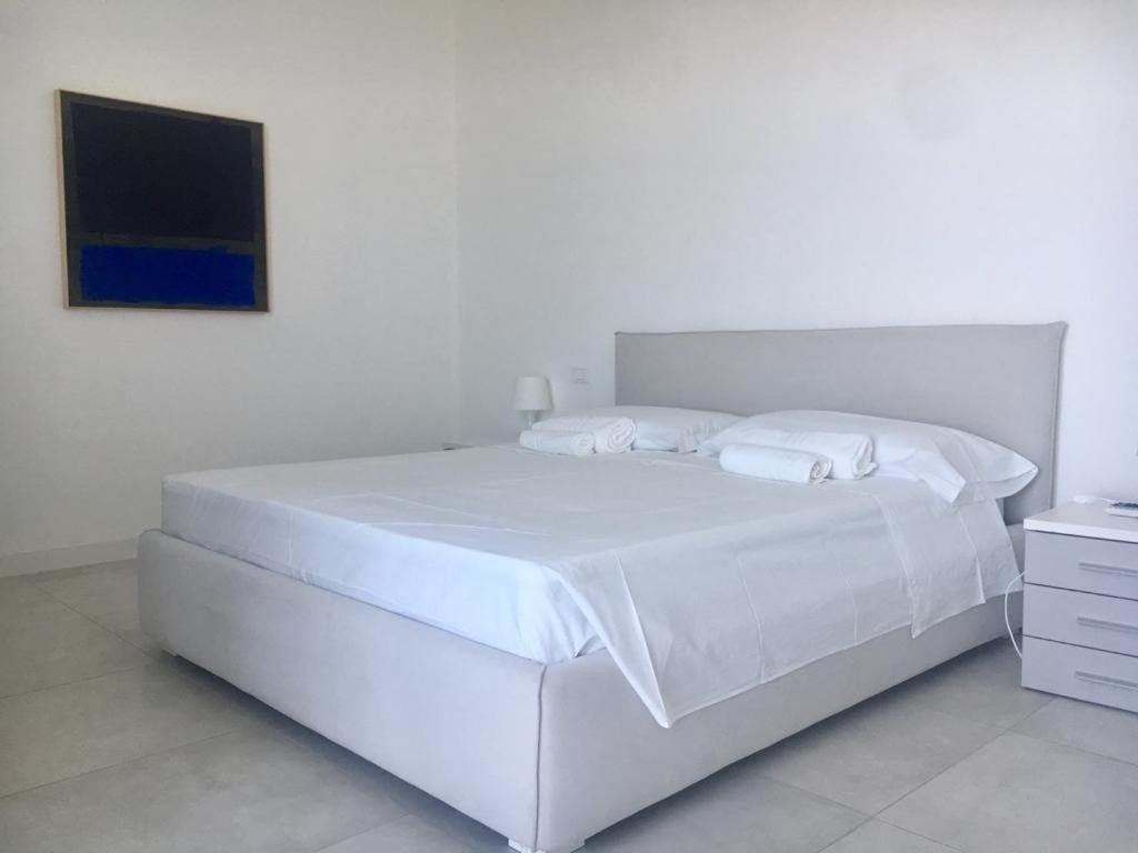 Luxury Villa Blue&Blanc Piscina A Sfioro Isola 디아망테 외부 사진